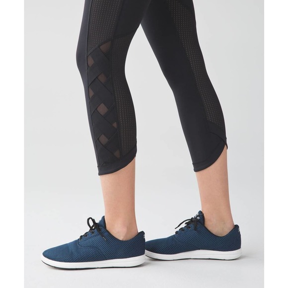 Lululemon Leggings 6 Black Pretty Prism Var City Crop High Rise Mesh - Picture 7 of 16